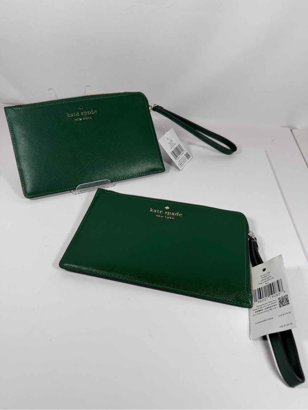 7042: NWT Kate Spade Staci Deep Jade Saffiano Leather Wristlet